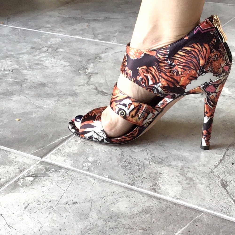 Nicole Miller Artelier “Gisele” Pump 6.5 NWOT - Picture 7 of 7